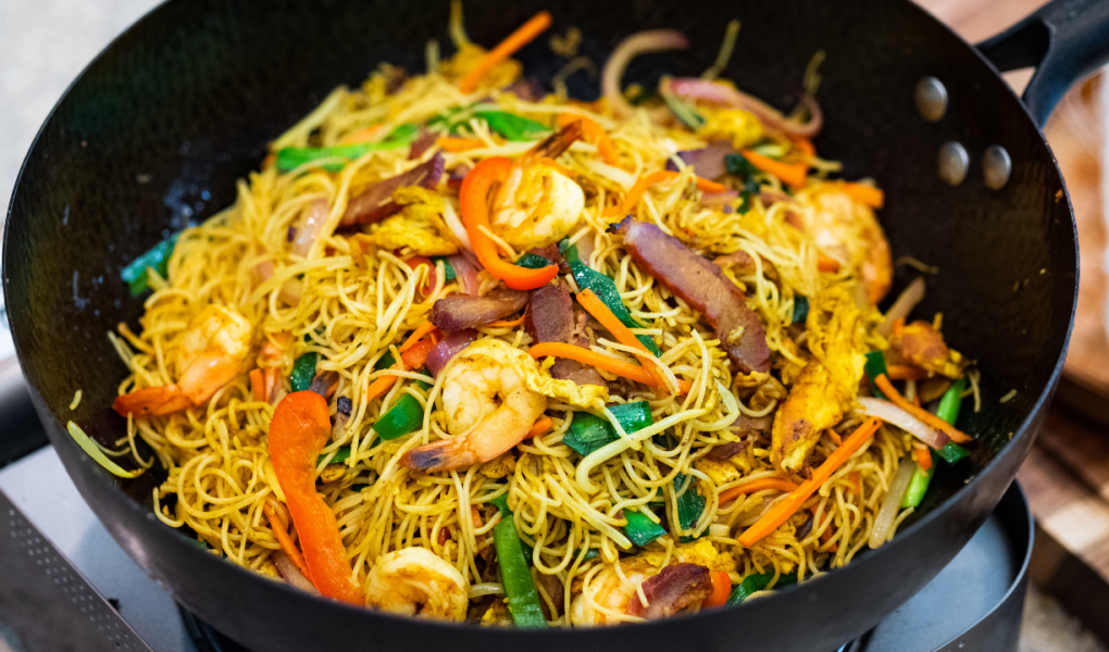 Beef Stir Fry Udon Noodles in Black Pepper Sauce (黑椒牛肉炒乌冬面) Souped Up